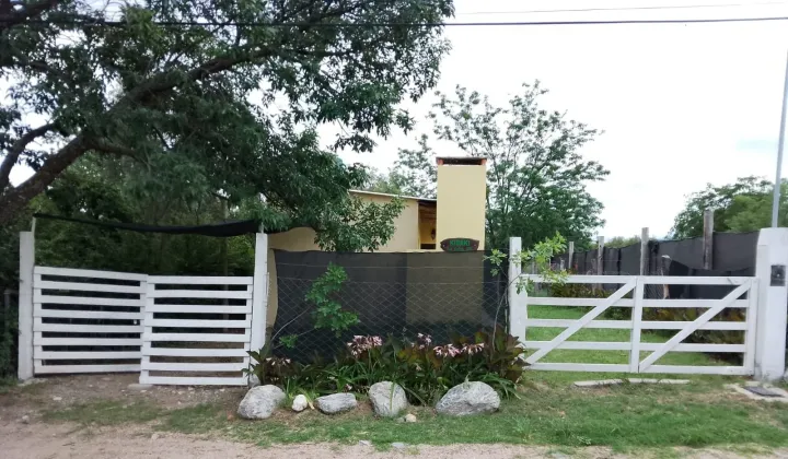 DOS CASAS Dúplex - 120 M2 VENTA Piedra Blanca Abajo a 300 ms Av. Norte